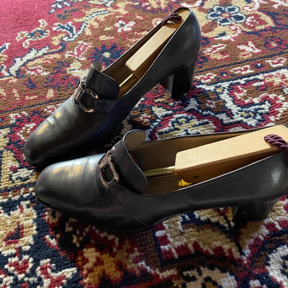 Ferragamo size 9 shoes